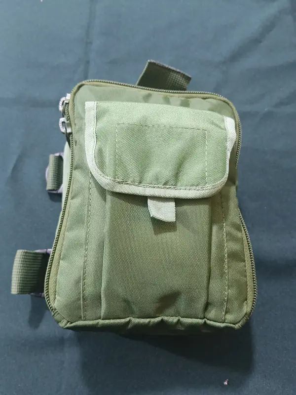 Bolso molle verde oliva con solapa velcro